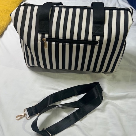 NWOT Alice + Olivia Black & White Positano Striped Duffel Bag - Picture 5 of 11